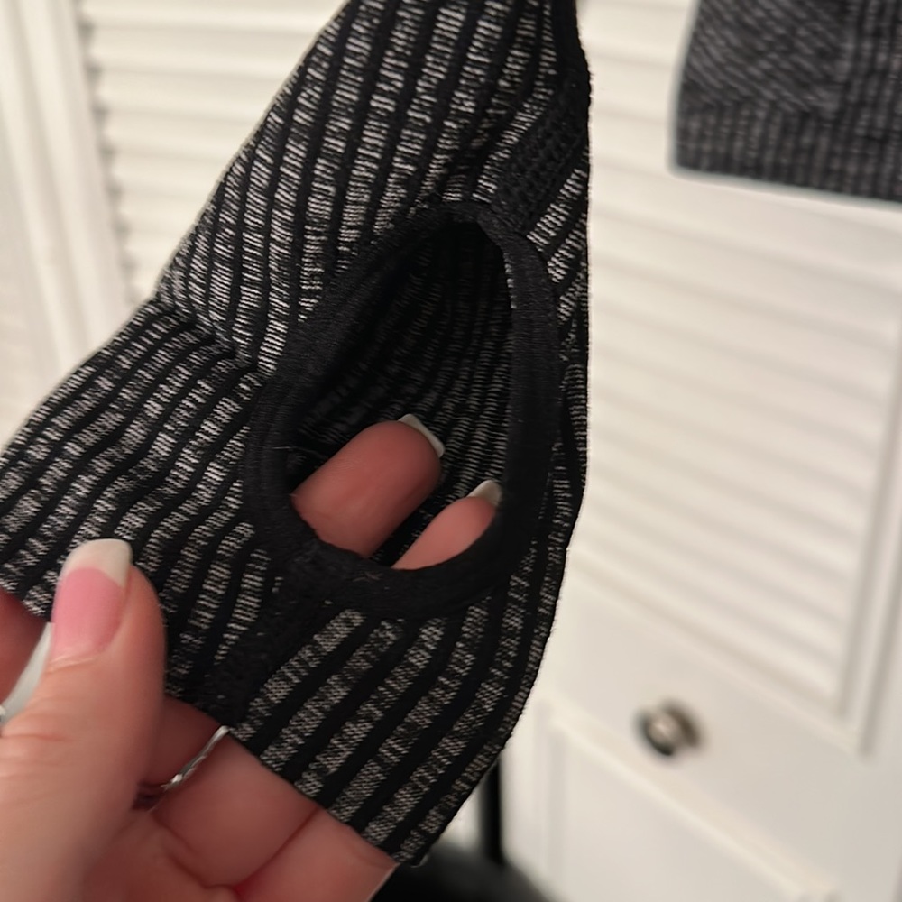 Fabletics pullover - Picture 2 of 5